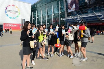 《方块西游》韩国街头颜值挑战 高中少女惊叫连连