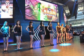 CJ2015暴雪游戏展台火爆 Showgirl现场图集