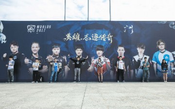 LOLS7广州全球总决赛：候车亭也为LPL助威