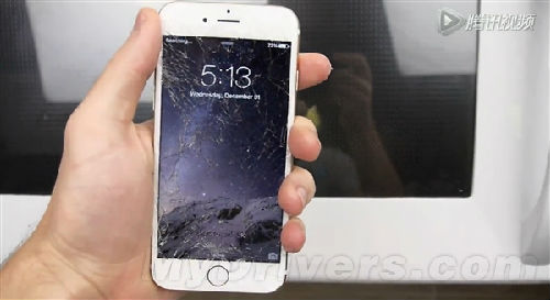 好神奇：iPhone 6放进微波炉 电量骤增